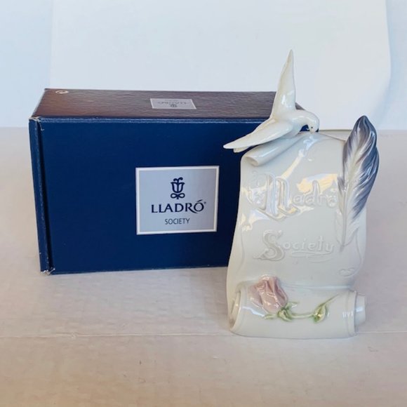 Vintage Lladro Nao Hand Made In Spain Porcelain White Dove  Lladro Society Nao figurine Spain 07677 doves NIB